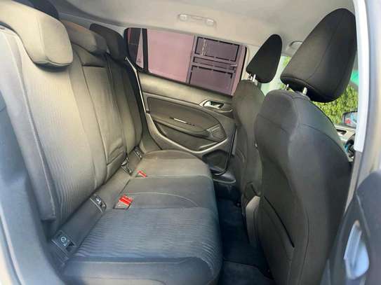 Peugeot 308 2017 image 4