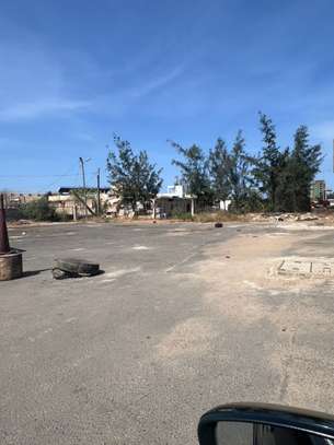 Terrain de 1415 m2 à vendre à Dakar image 2