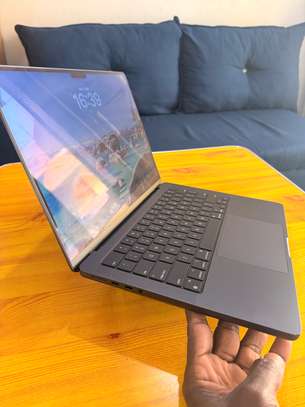 MacBook Pro M5 (2026) 14-inch image 2