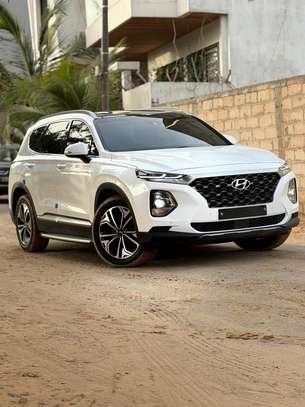 Hybndai santa fe 2018 image 2