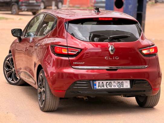 RENAULT CLIO 2019 image 6