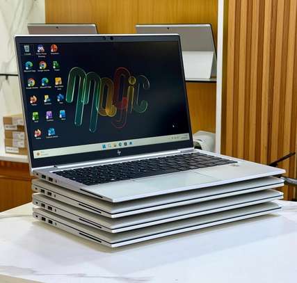 HP Elitebook 830 G8 cor i5 de 11th Gen image 2