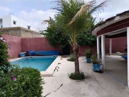 A vendre villa R+1 avec Piscine à Saly image 6