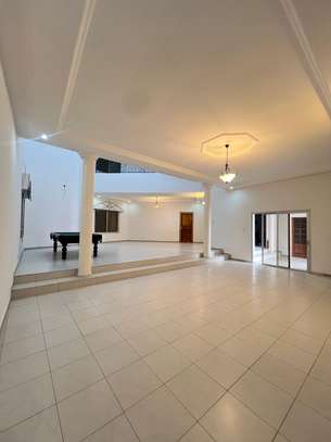 Location magnifique villa(R+1)  Ngor image 12