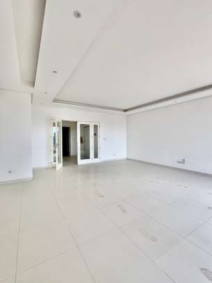 Appartement F4 + dépendance domestique à louer au point E image 14