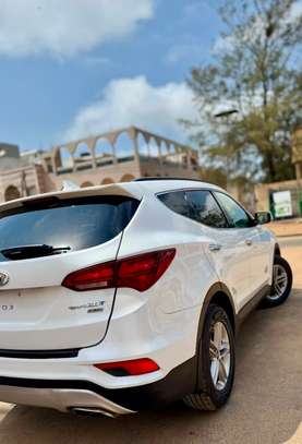 HYUNDAI SANTA FE 2017 image 9