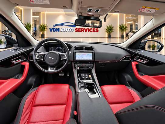 Jaguar F-Pace 2017 essence full options image 3