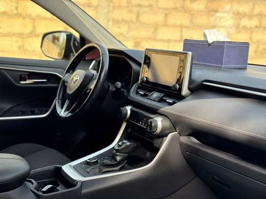 Toyota RAV4 2019 image 10
