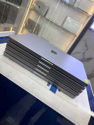 MacBook Pro M1 Pro 16 Pouces Ram 32Go SSD 1To image 3