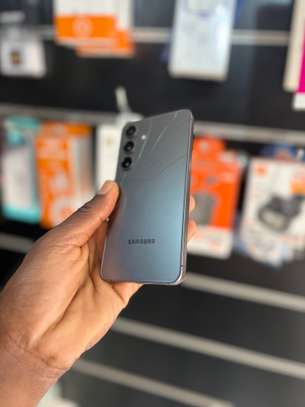 Samsung Galaxy S23 image 2