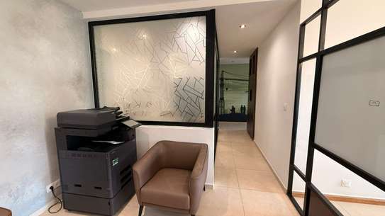 Bureau aménagé F4 – 148 m² à louer à la Résidence SIKI image 11