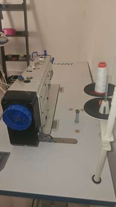 MACHINE À COUDRE IMPEC À VENDRE image 5