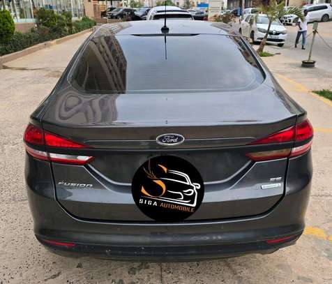 Ford Fusion Gris Métallisé Berline 4 portes image 6