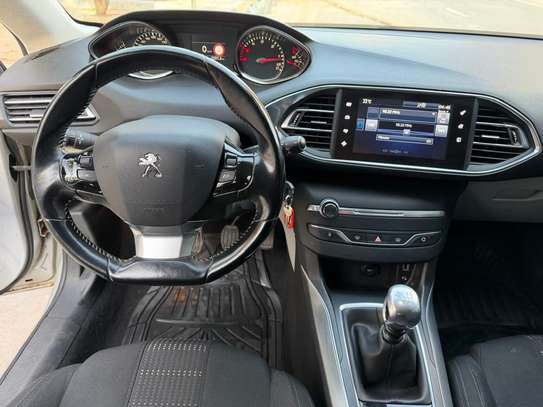 Peugeot 308 2016 image 5