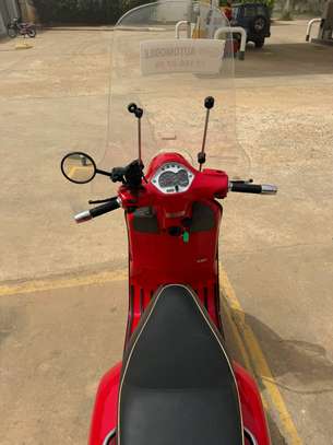 Vespa 125 gts image 12