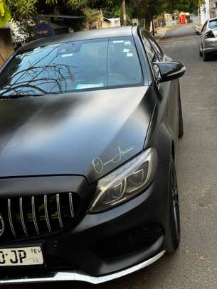Mercedes C300 custom en c63 noir mat design sportif image 6