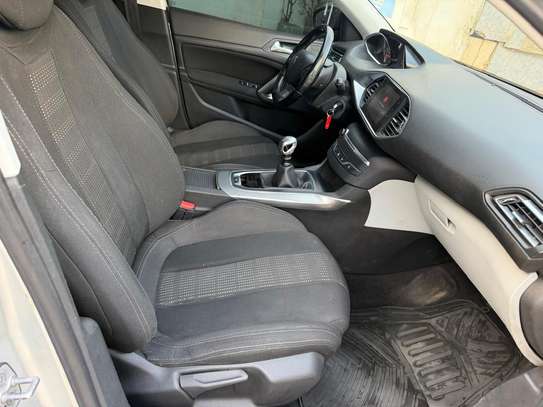 Peugeot 308 2016 image 11