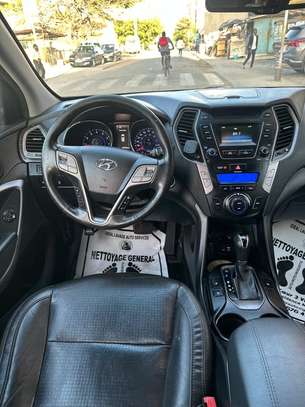 Je vend ma Hyundai santafe 2016 automatique essence image 12