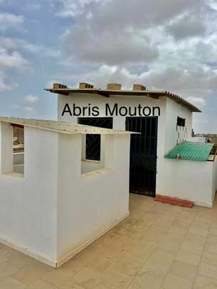 Villa R+2 TF à vendre à Kounoune dans une cité fermée image 3