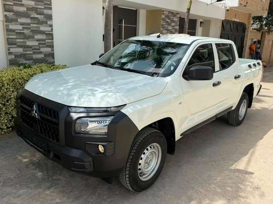 Mitsubishi L200 2026 NEUF Pickup Blanc robuste image 4