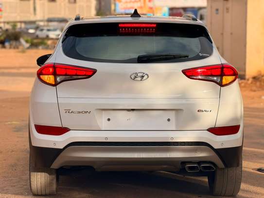 HYUNDAI  TUCSON EVGT  2016/17 image 4