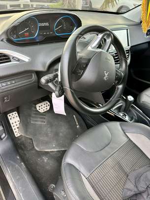 PEUGEOT 2008 image 6