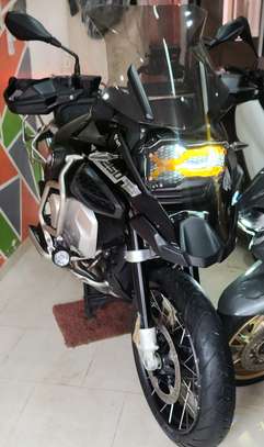 Bmw Gs treple black 2020 image 4