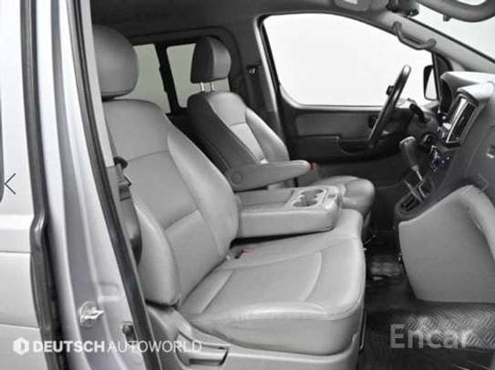 Hyundai Starex 2019, 82000 kms, 12 places diesel boîte auto image 9