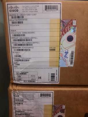 Switch Cisco 48 ports Neuf C2960X-48FPS-L image 2