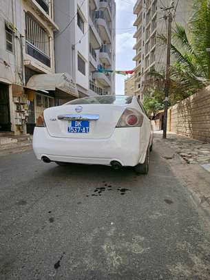 Nissan Altima image 8