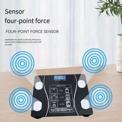 Pèse-personne connectée BLUETOOTH - affiche température image 3