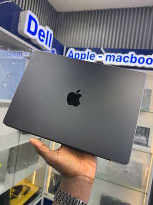 MacBook Pro M3 Pro Ram 18Go SSD 512Go image 2