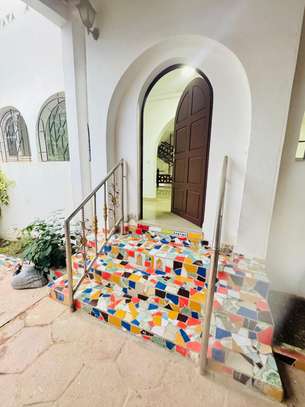Villa a démolir sur une surface de 688m2 aux Almadies image 8