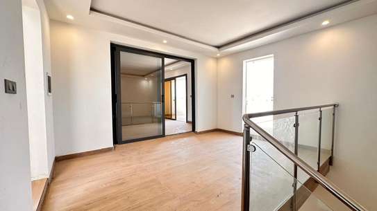 Villa à vendre aux Almadies Recasement 1 image 8