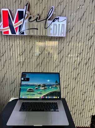 16pouce i9 32/1tera image 3