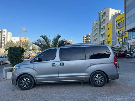 LOCATION HYUNDAI STAREX 9 PLACES AVEC CHAUFFEUR image 12