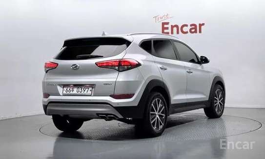 Vends  hyundai tucson 2.0 image 6