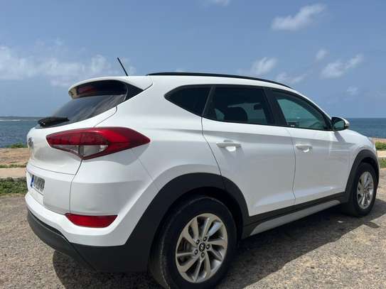 Hyundai Tucson 2017 SUV blanc spacieux polyvalent image 5
