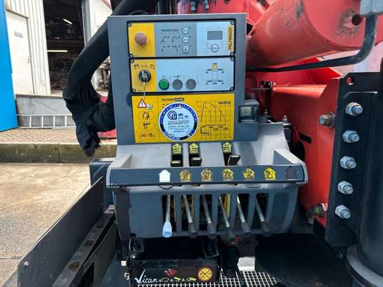 CAMION PORTEUR GRUE IVECO TRAKKER image 3