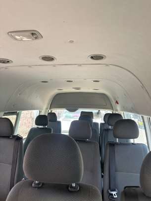 Location bus Toyota Hiace high roof image 5
