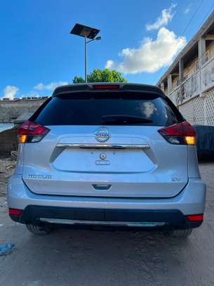 Je vend ma Nissan rogue 2017 automatique essence image 4