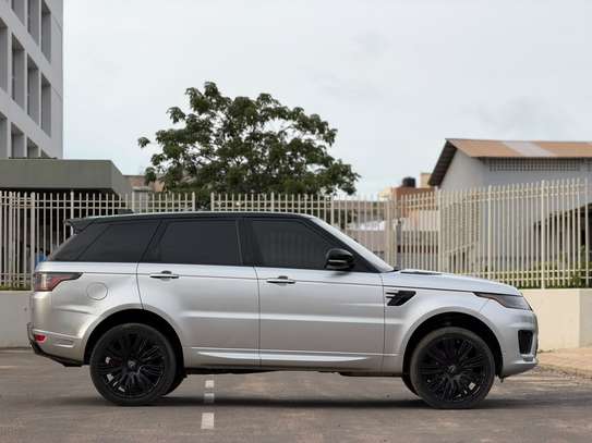 Range Rover sport image 3