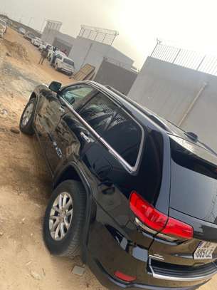Jeep Grand Cherokee 4x4 Noir SUV robuste image 3