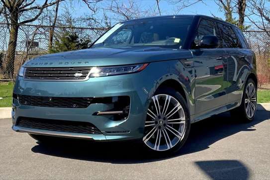 2025 Range Rover Sport P530 V8 Dynamic SE AWD image 10