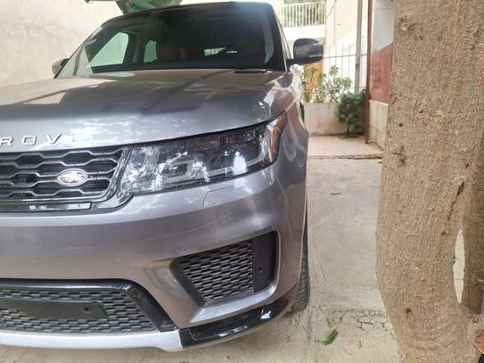 Range rover sport image 2
