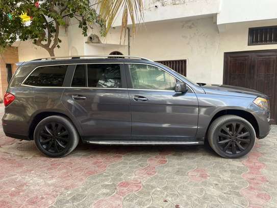 MERCEDES GLS 450 image 3
