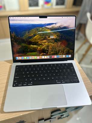 MacBook Pro 2023 14 Pouces - M3 Pro | 18GB RAM | 512 image 2