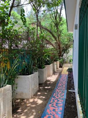 Maison a louer sur la route du king Fahd hôtel Almadies image 2