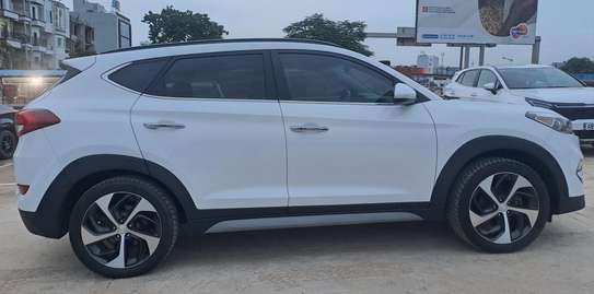 Hyundai Tucson 2018 ultimate super clean image 9