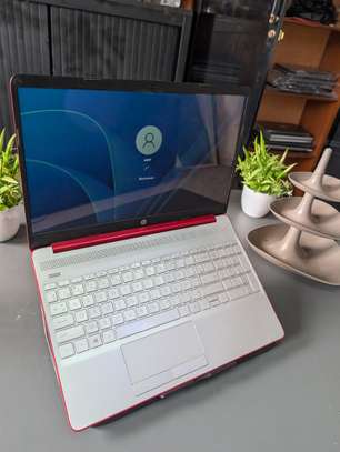 HP Pavilion 15 i3 10th gen 500gb ssd / 8hb ram image 2